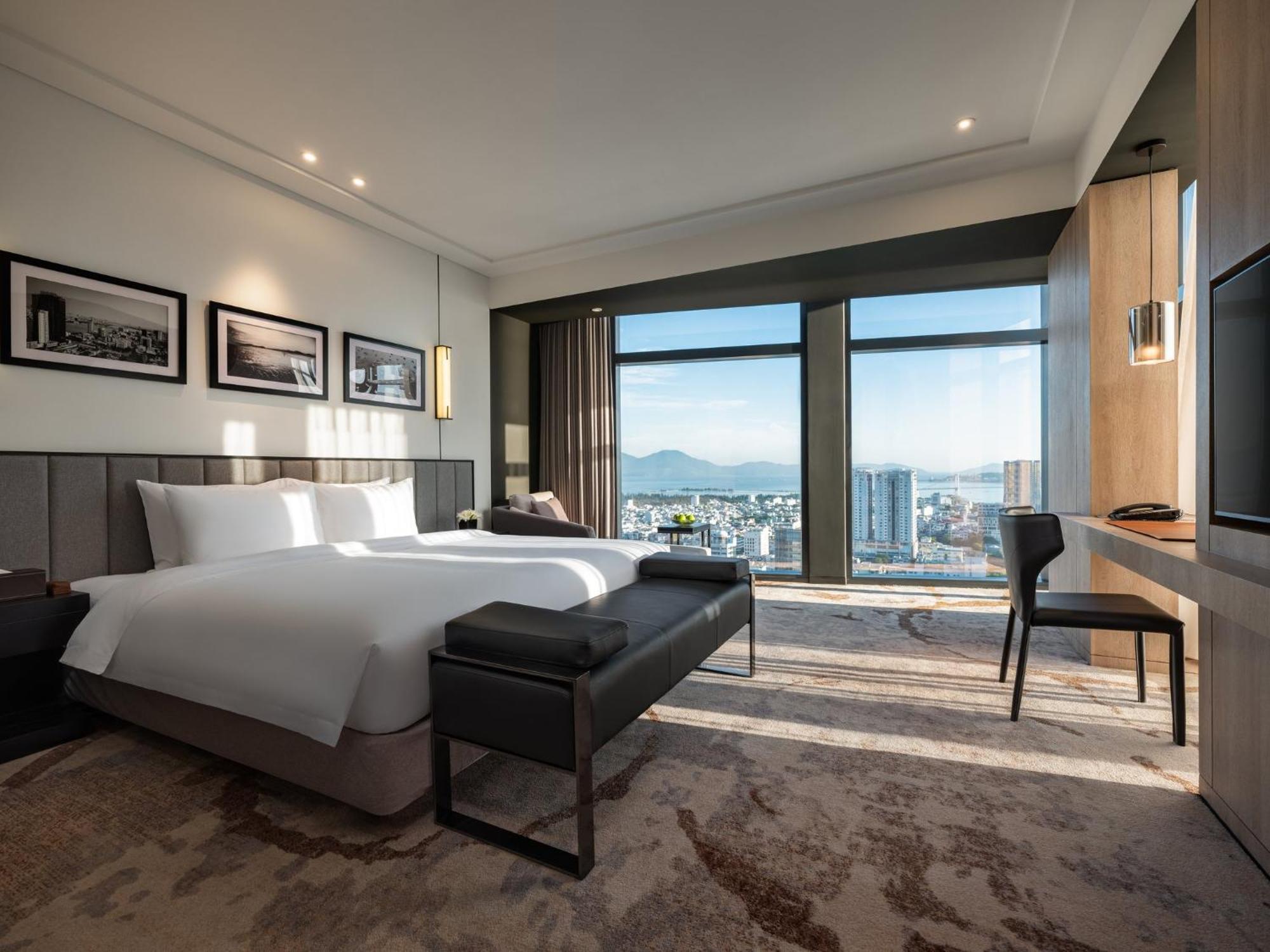 Crowne Plaza Danang City Centre By Ihg Экстерьер фото
